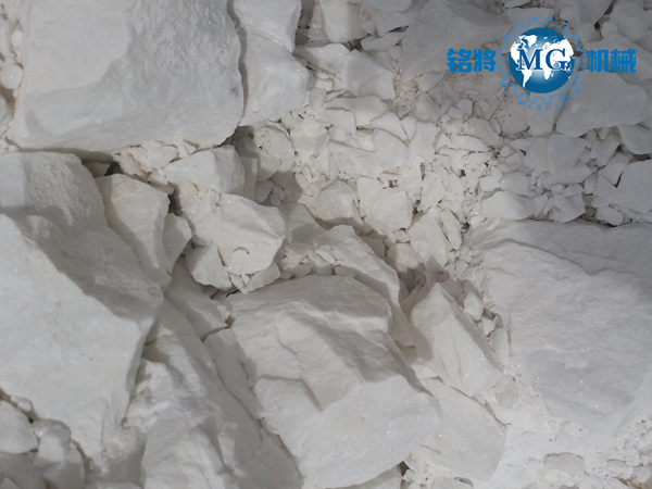 膩?zhàn)臃坌枰幽z水嗎？膩?zhàn)臃凼羌幽z好還是加水好？